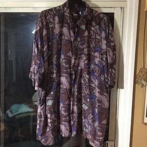 Men’s silk short sleeve button down.